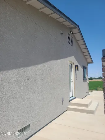 a view of back yard of the house
