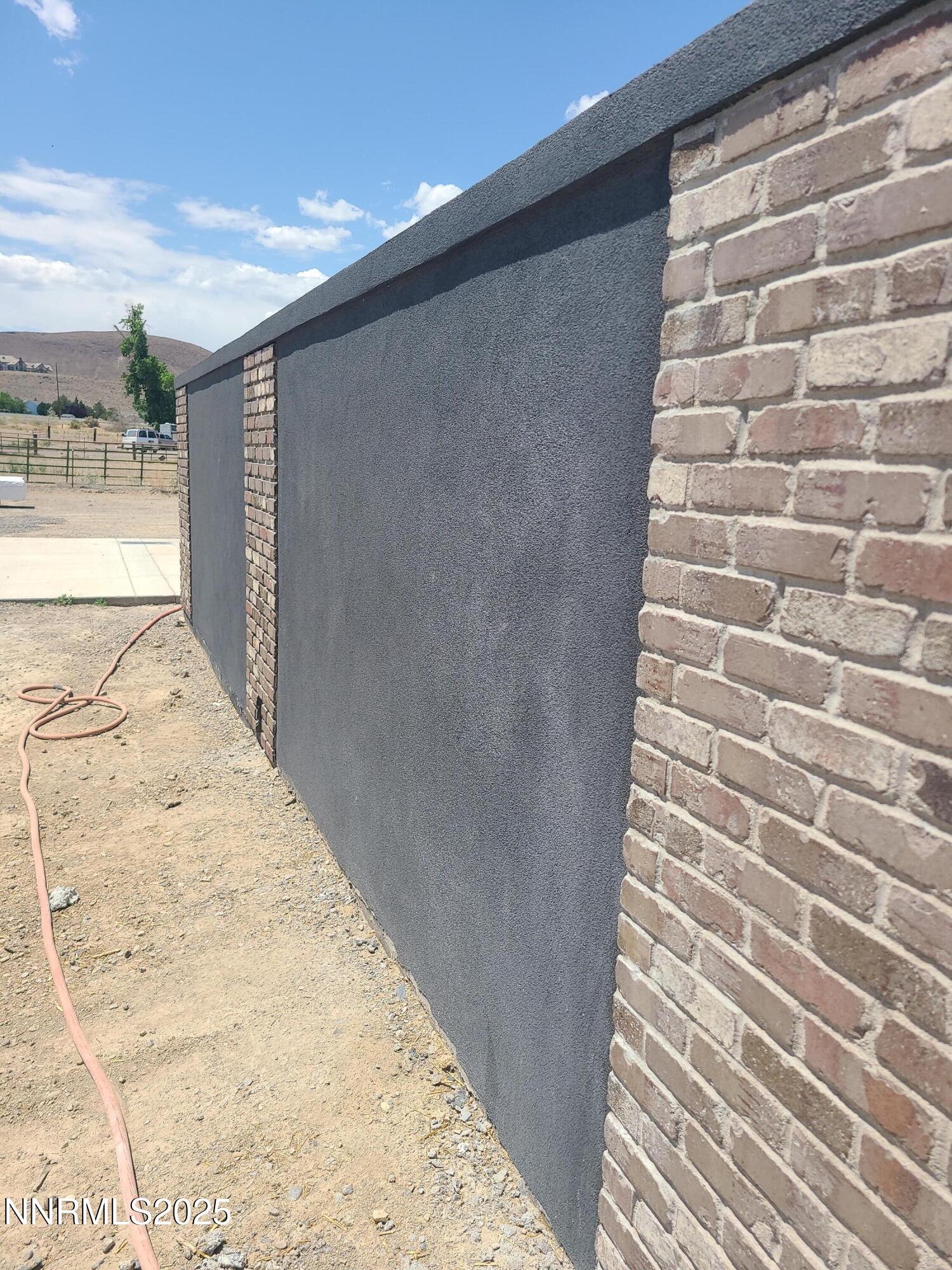 900 Cattle Circle Fernley, NV 89408 - Photo 9 of 21 TOM COURTYARD WALL 25