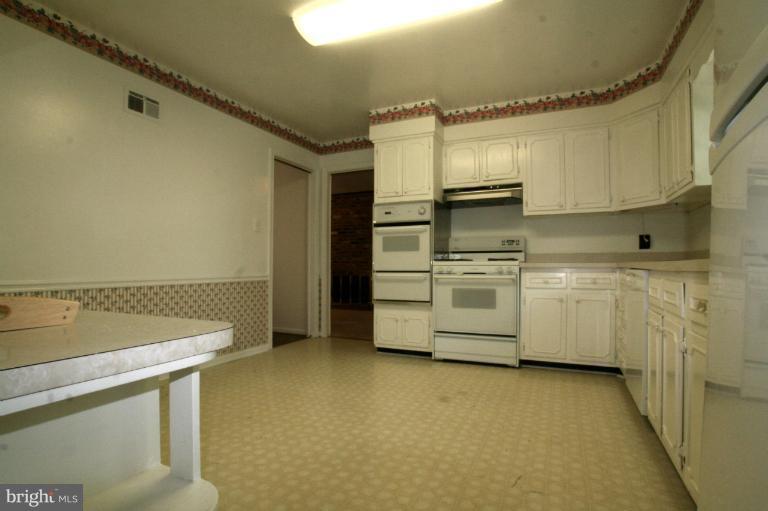 1502 Timberline Road Silver Spring, MD 20904 - Photo 16 of 29 Shake 'n bake in style!