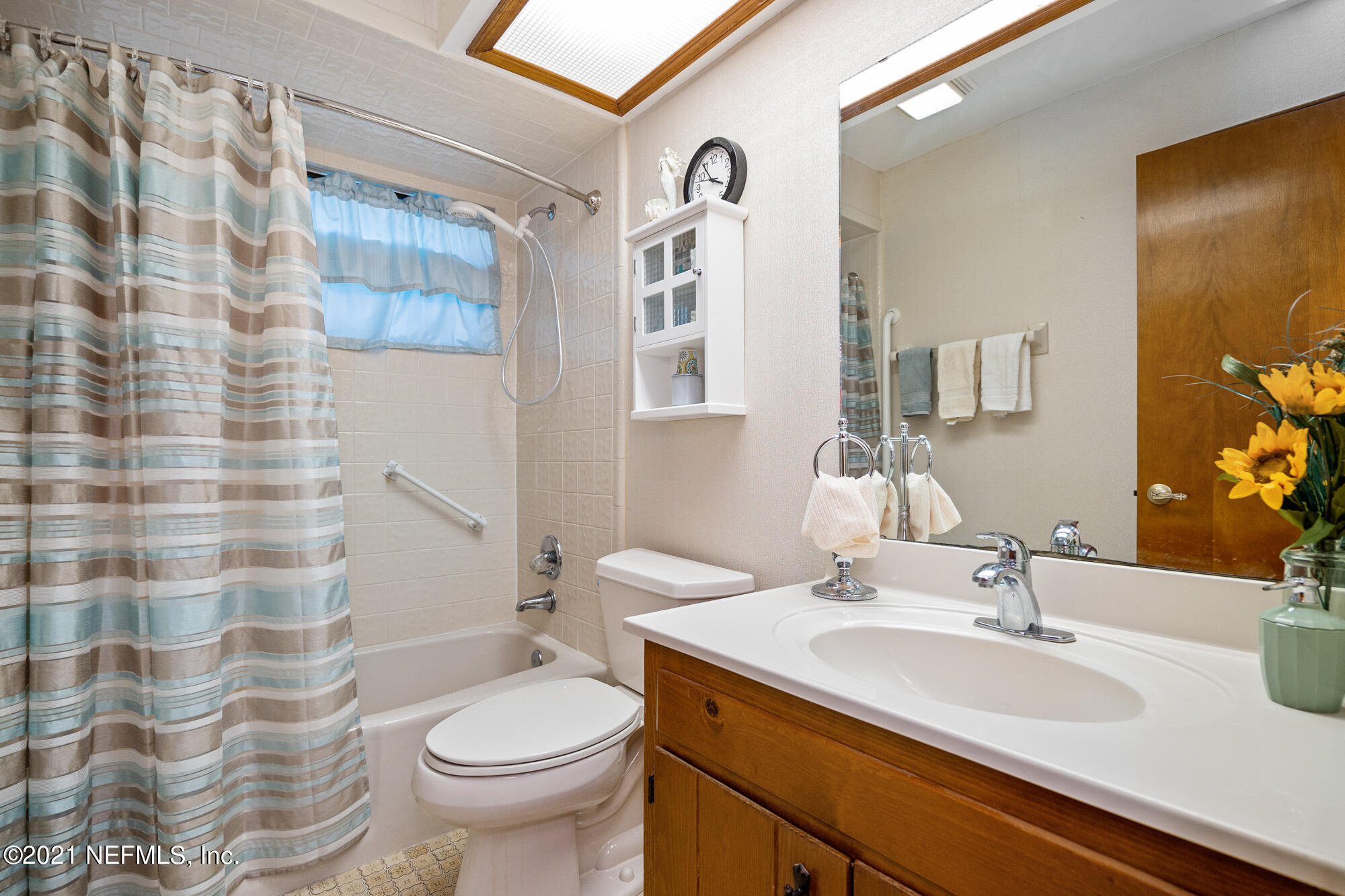 5210 Riverton Road Jacksonville, FL 32277 - Photo 28 of 43 Guest Bath