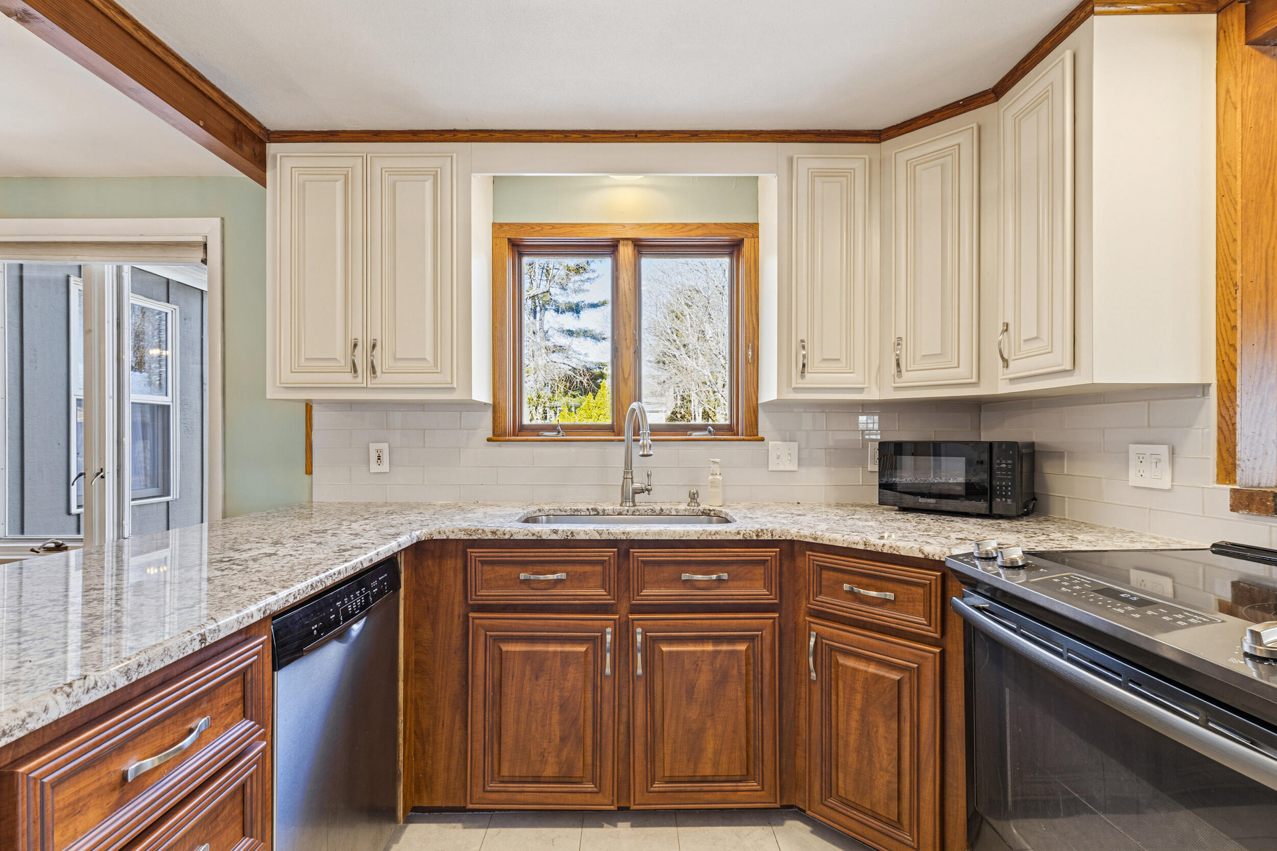 3 Willow Lane Cumberland, ME 04021 - Photo 5 of 60 Kitchen with stainless steel appliances