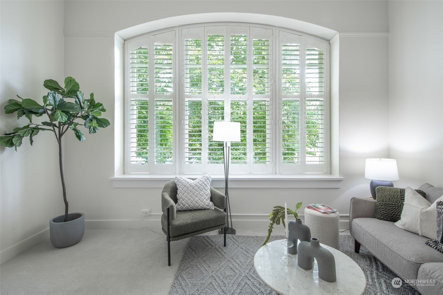 201 Galer Street, Unit 334 Seattle, WA 98109 - Photo 3 of 19 a living room with furniture and a potted plant