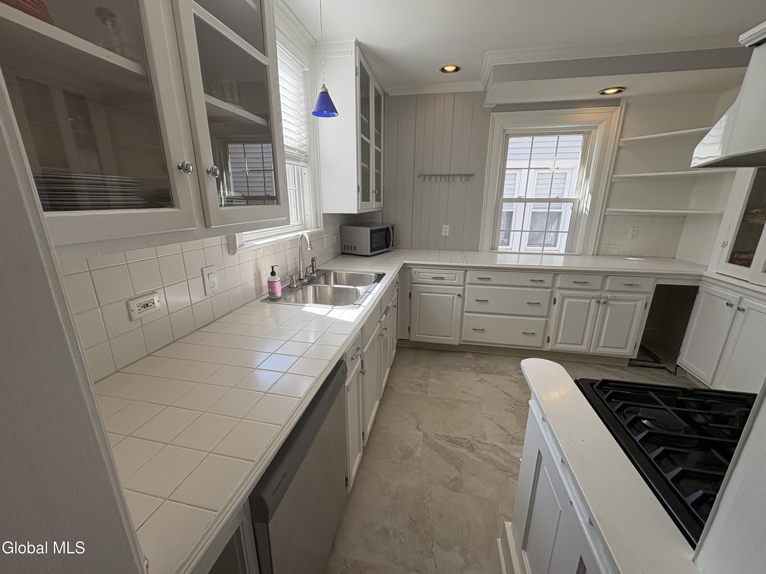 1756 Eastern Parkway Schenectady, NY 12309 - Photo 9 of 31 IMG_7526