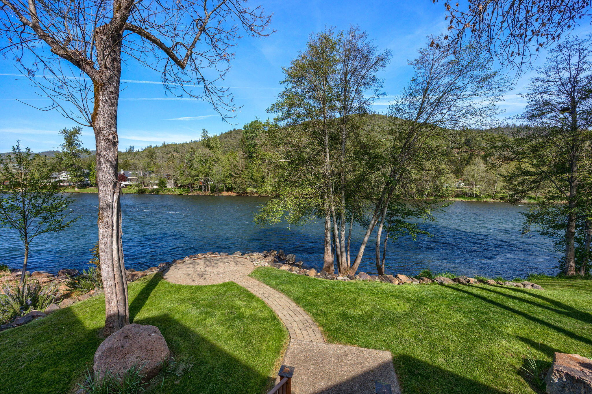 343 Rene Drive Shady Cove, OR 97539 - Photo 94 of 152 River