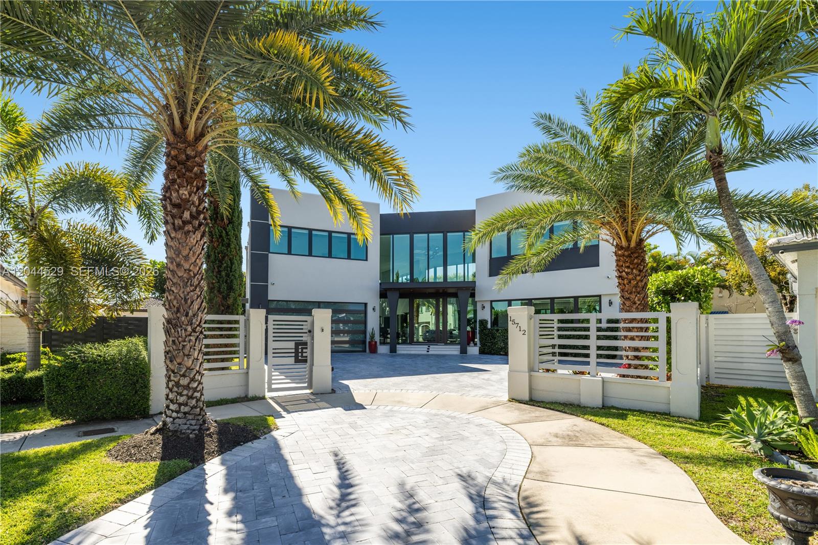 15712 Southwest 69th Lane Miami, FL 33193 - Photo 1 of 64