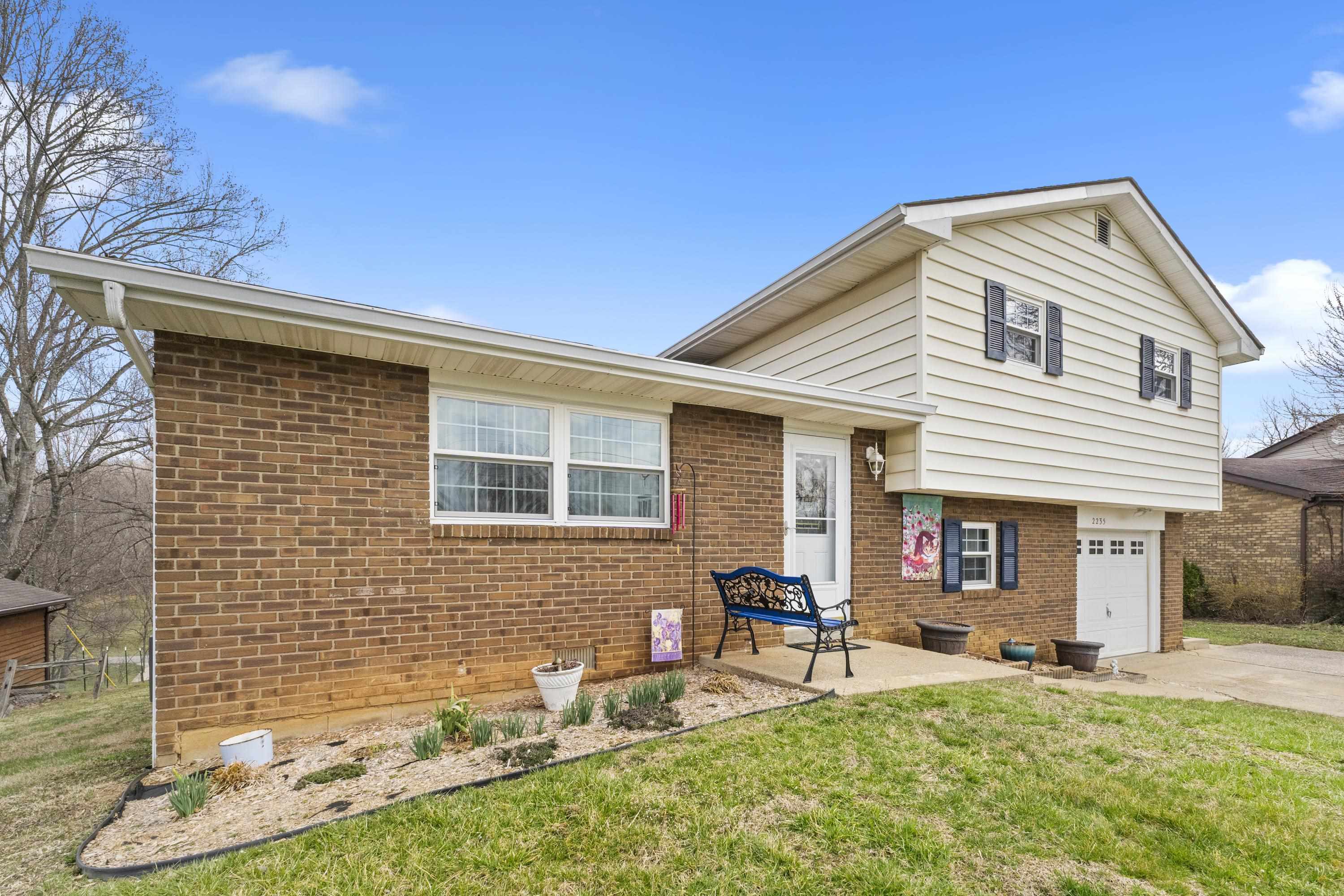 2235 East Thompson Road Ashland, KY 41102 - Photo 5 of 42