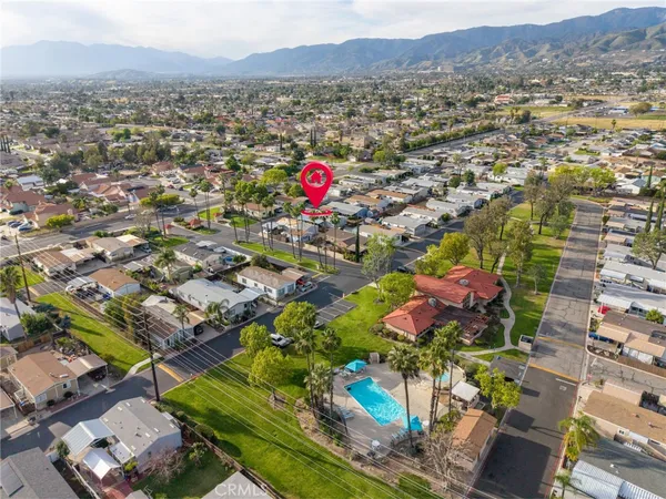 an aerial view of residential building and lake