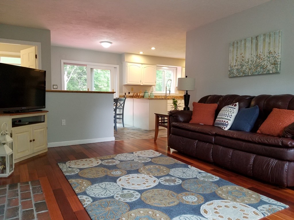 11 Hunters Lane Ashland, MA 01721 - Photo 4 of 25 Gallery Image 4
