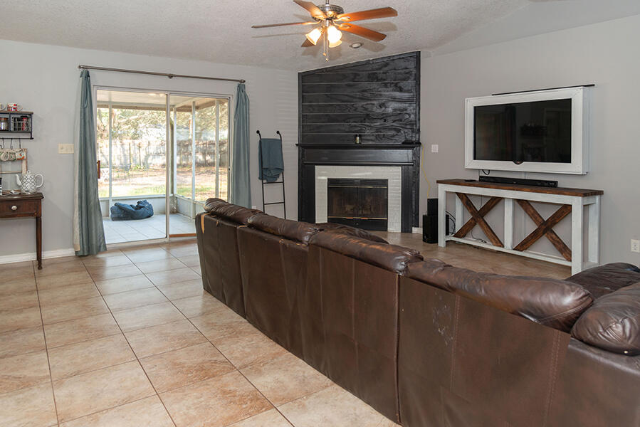 2772 Riverside Landing Drive Navarre, FL 32566 - Photo 8 of 49 Gallery Image 8