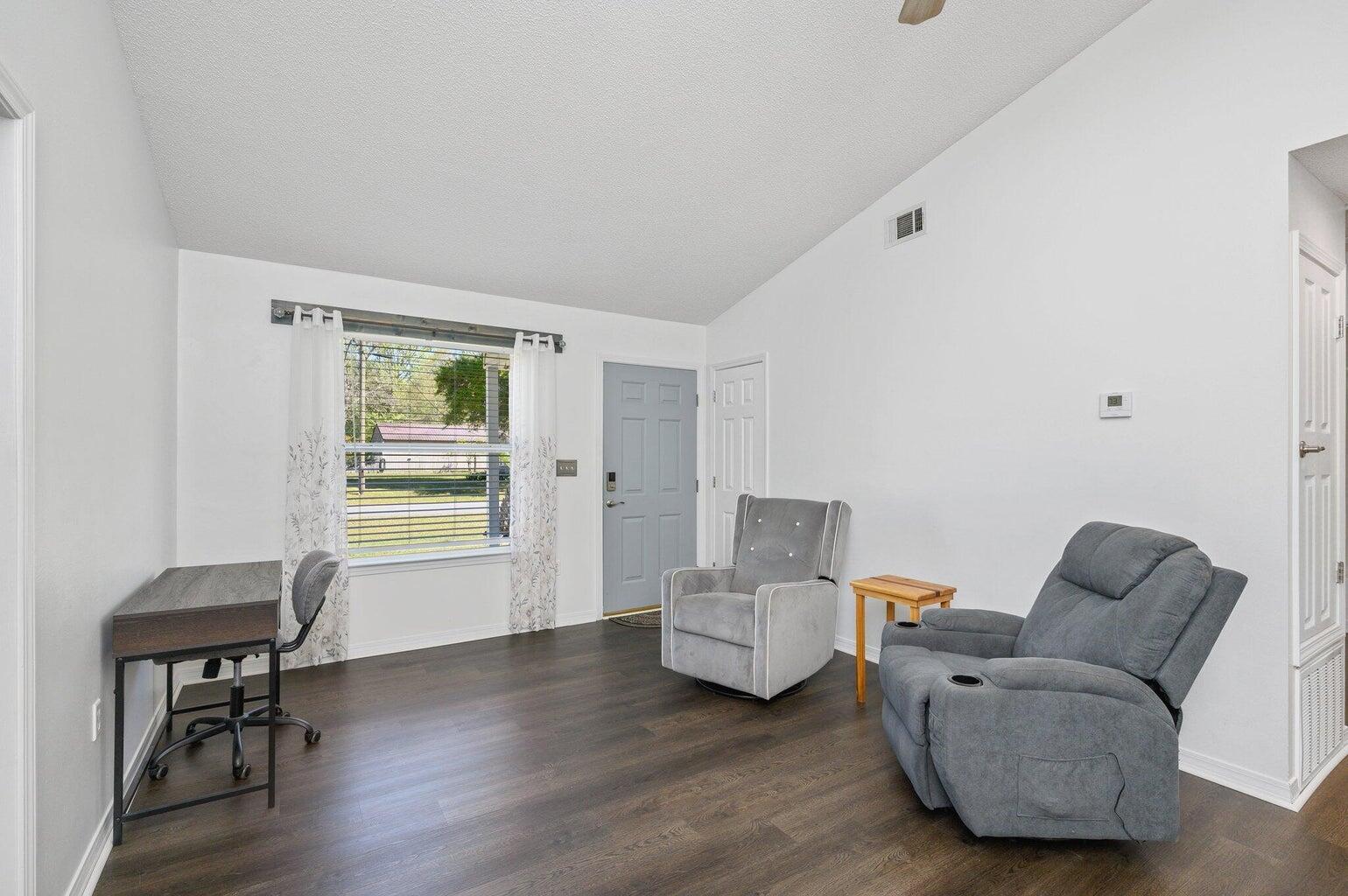 386 Brackin Street Crestview, FL 32539 - Photo 3 of 19 20230322215729163027000000-o