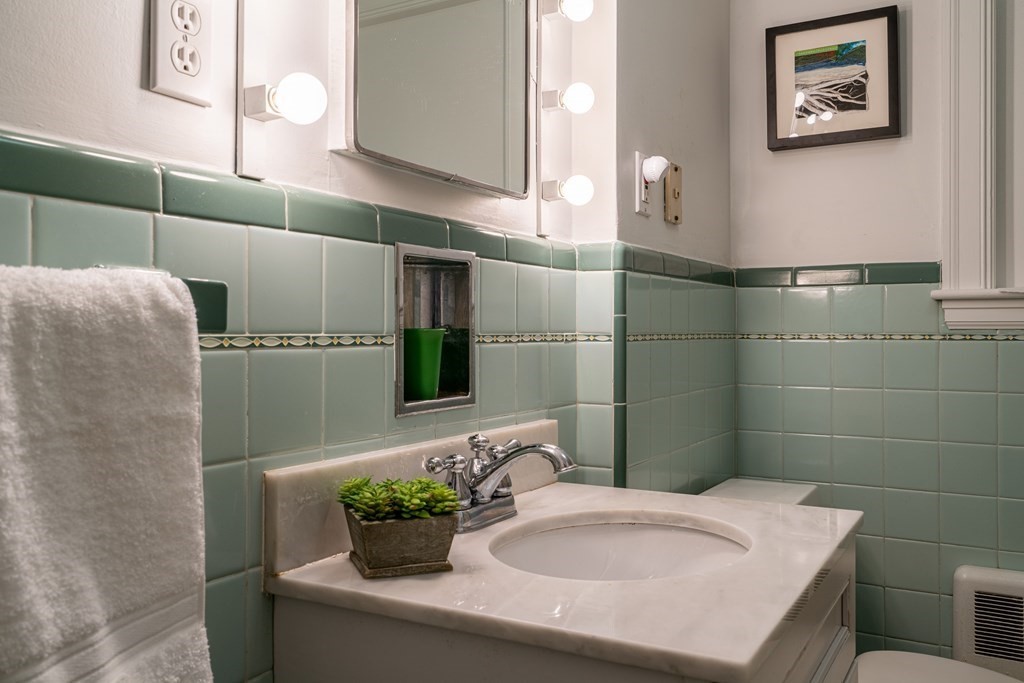 40 Oak Street Lexington, MA 02421 - Photo 22 of 37 Gallery Image 22