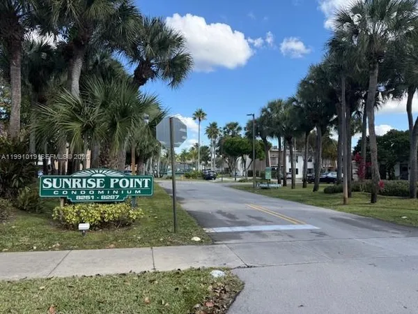 $249,000 | Sunrise Point Condominiums, Pinecrest, FL 33156