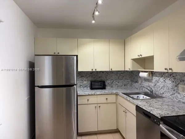 $249,000 | Sunrise Point Condominiums, Pinecrest, FL 33156