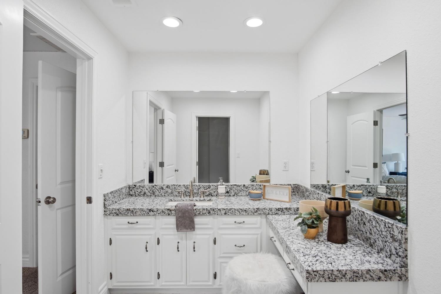 10401 Golf Link Road Turlock, CA 95380 - Photo 37 of 63 a bathroom with a sink and a mirror