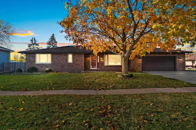 828 Lone Oak Road, De Pere, WI 54115