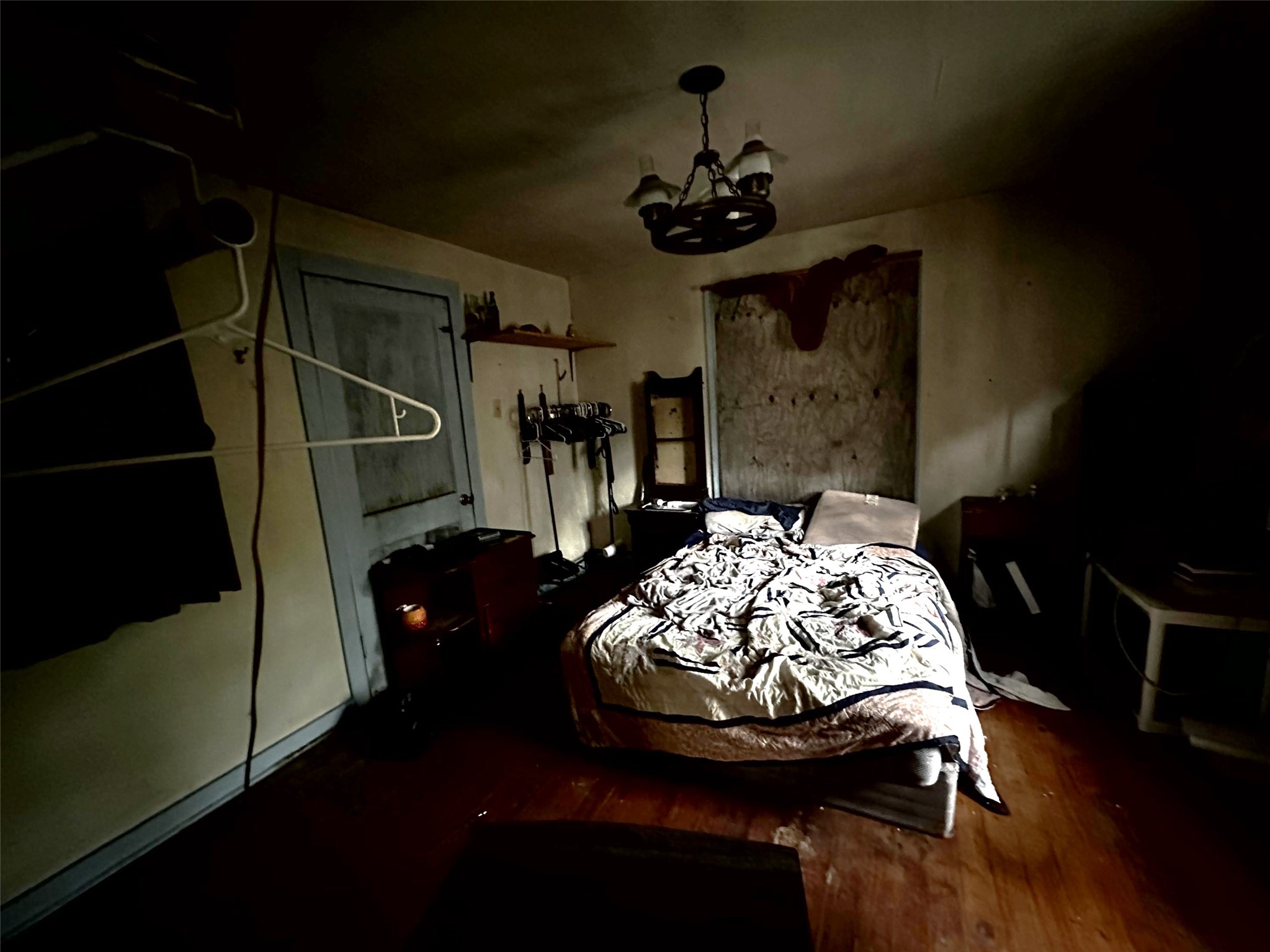 5800 Outlaw Bend Road Livingston, TX 77351 - Photo 25 of 29 a bedroom with furniture and a chandelier