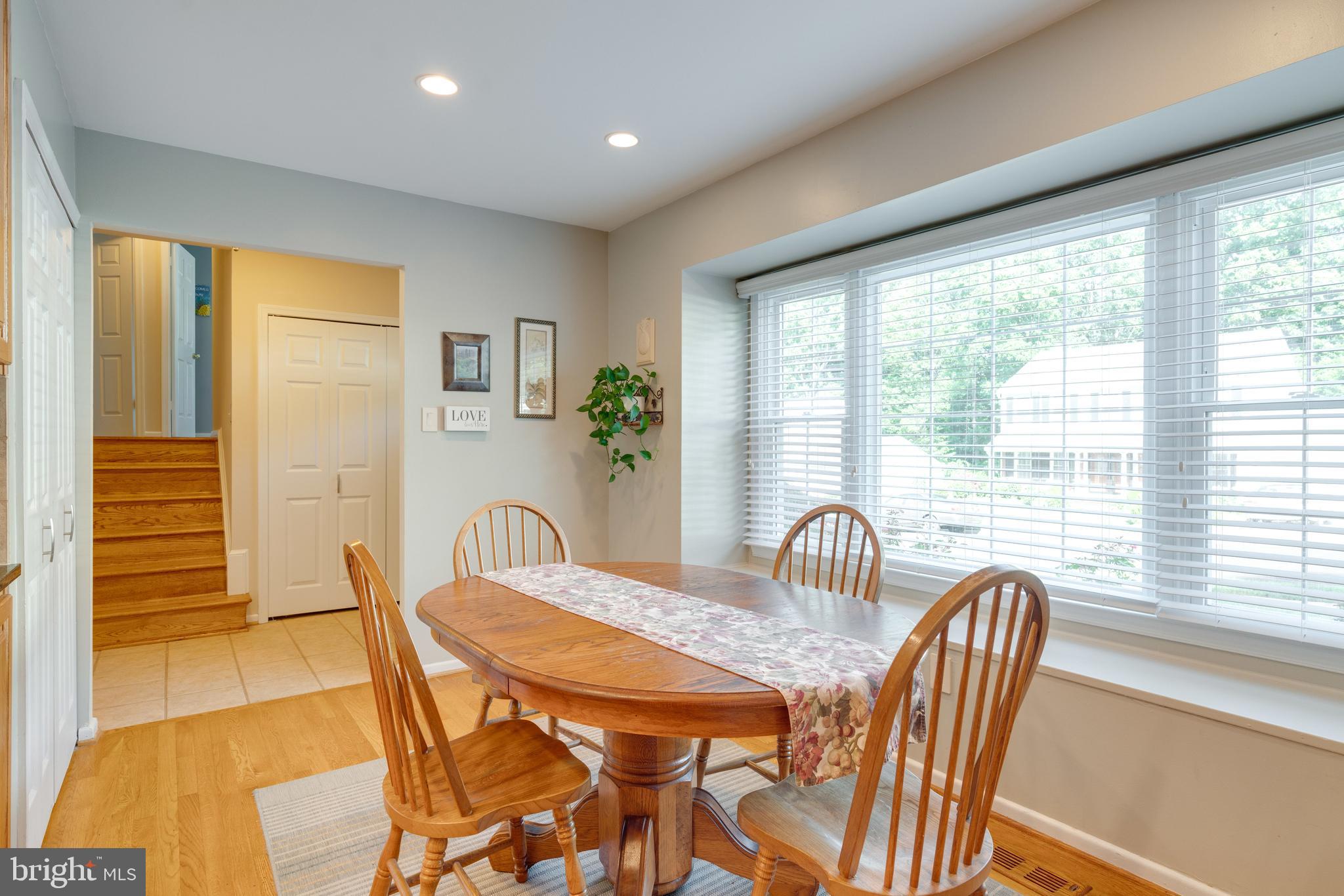 8315 Cushing Court Springfield, VA 22153 - Photo 12 of 59 table space