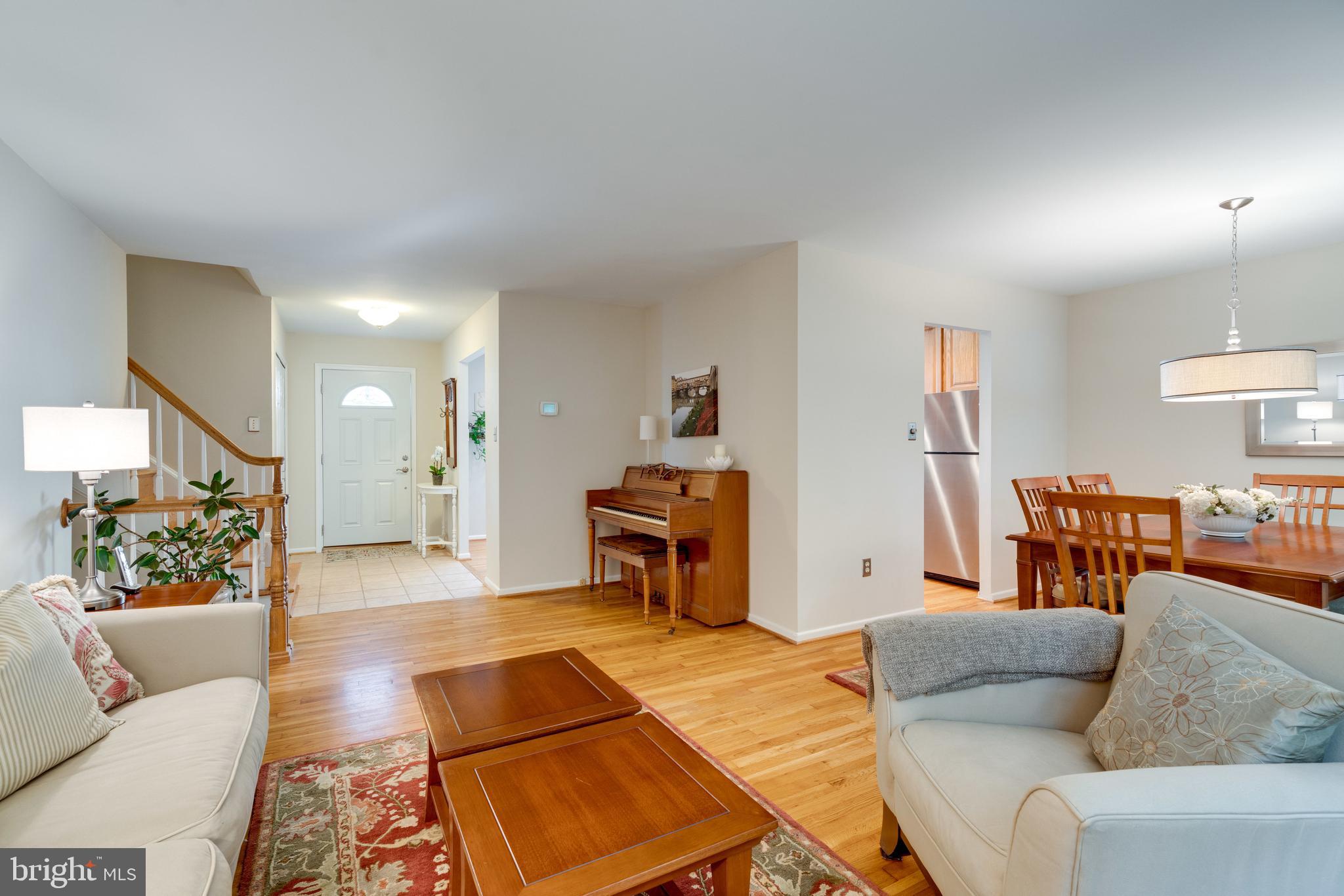 8315 Cushing Court Springfield, VA 22153 - Photo 22 of 59 living room