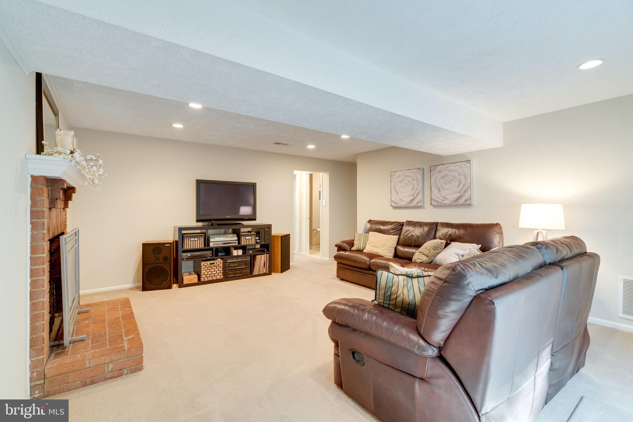 8315 Cushing Court Springfield, VA 22153 - Photo 41 of 59 family room