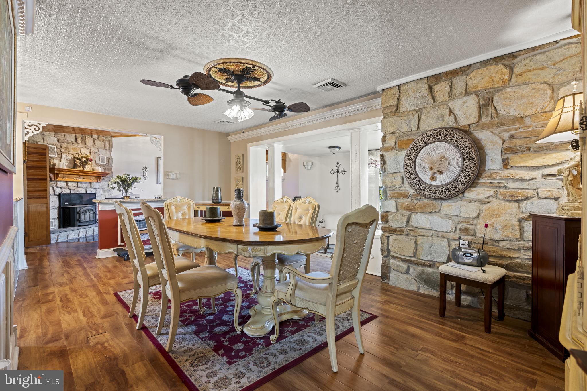 896 Pne Hl Road Philadelphia, PA 19115 - Photo 17 of 37