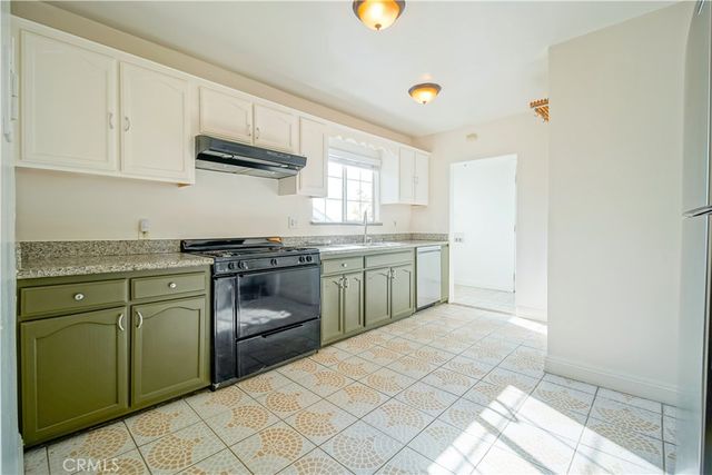 $3,495 | 721 North Hoover Street, Los Angeles, CA 90029