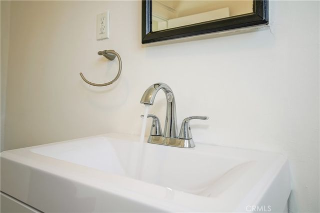 $3,495 | 721 North Hoover Street, Los Angeles, CA 90029