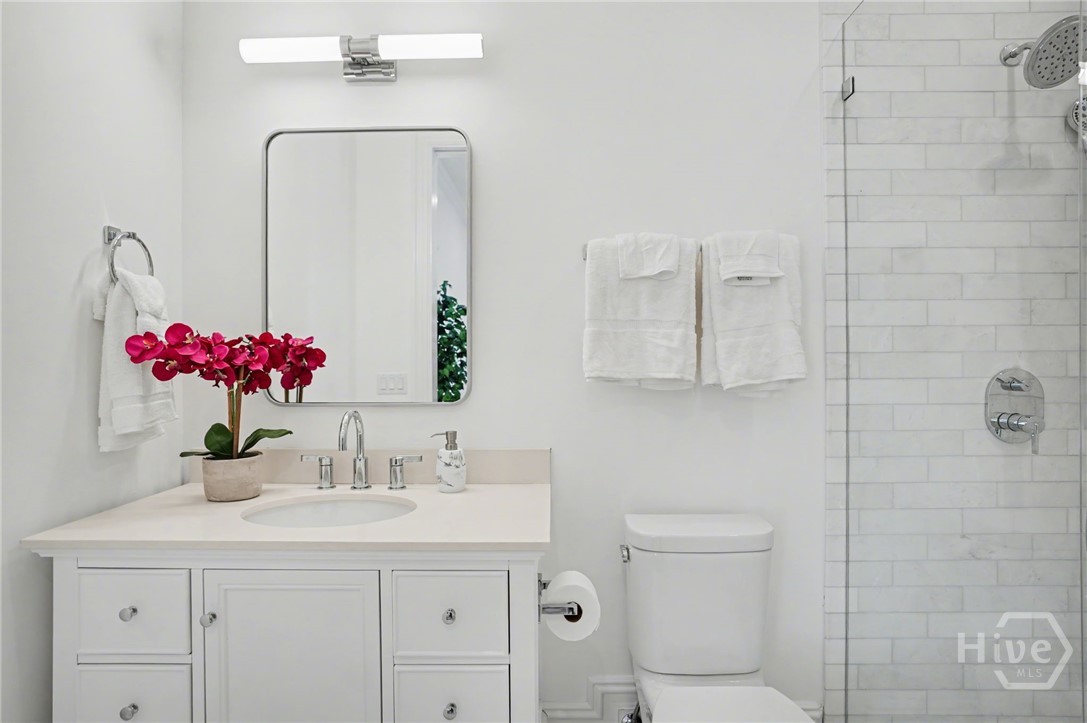 2 Top Gallant Circle Savannah, GA 31411 - Photo 30 of 40 Main Level Guest Suite Full Bathroom