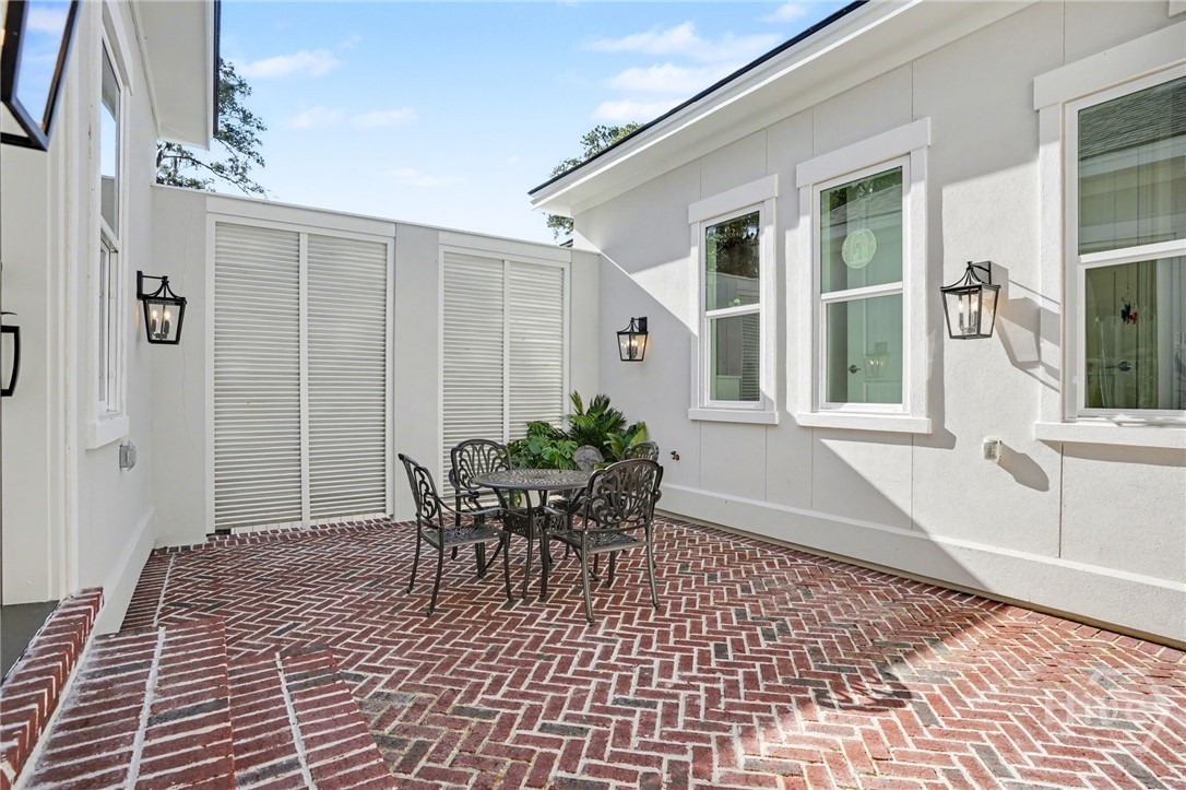 2 Top Gallant Circle Savannah, GA 31411 - Photo 6 of 40 Private courtyard.