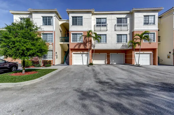 $1,995 | 2210 Myrtlewood Circle East, Palm Beach Gardens, FL 33418