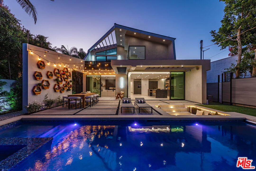 930 N La Jolla Ave  