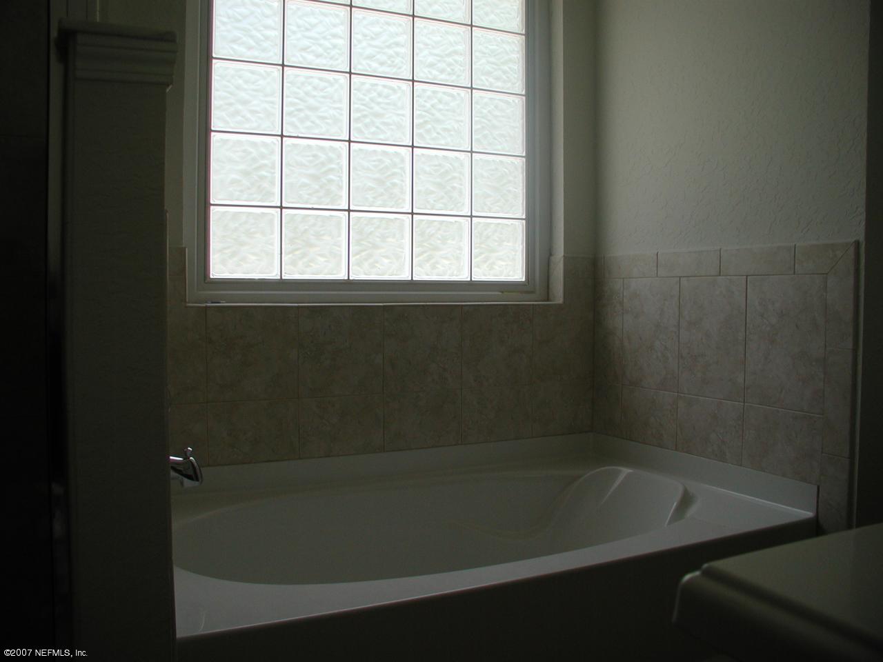 4000 Bronco Road Middleburg, FL 32068 - Photo 9 of 13 a bath tub sitting next to a window