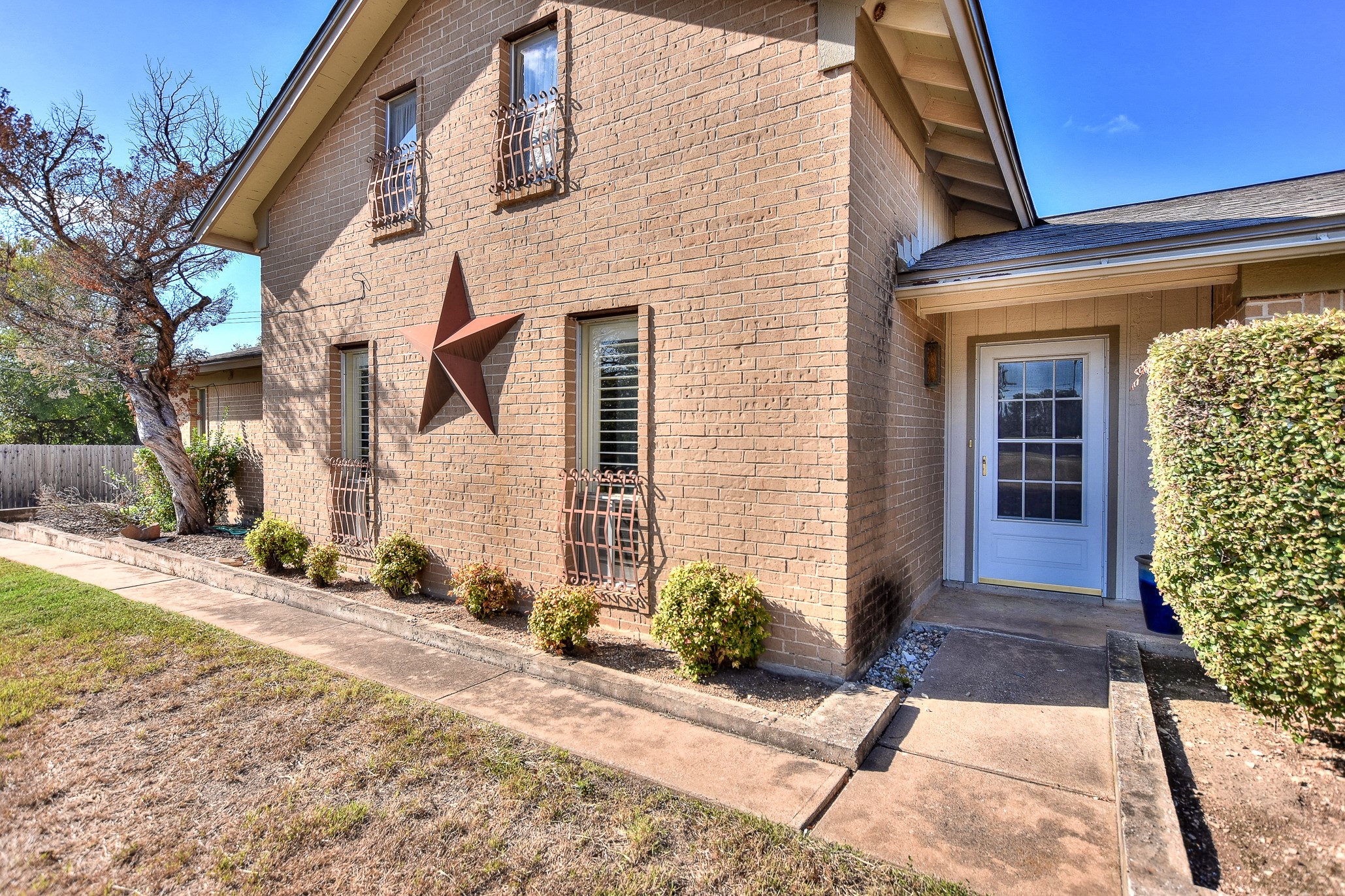 118 Oak Ridge Circle Georgetown, TX 78628 - Photo 1 of 38 a view of entrance of the house
