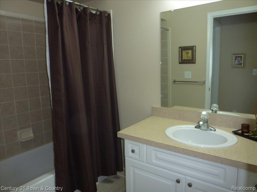 3608 Tremonte Circle Rochester, MI 48306 - Photo 15 of 21 2nd Full Bath