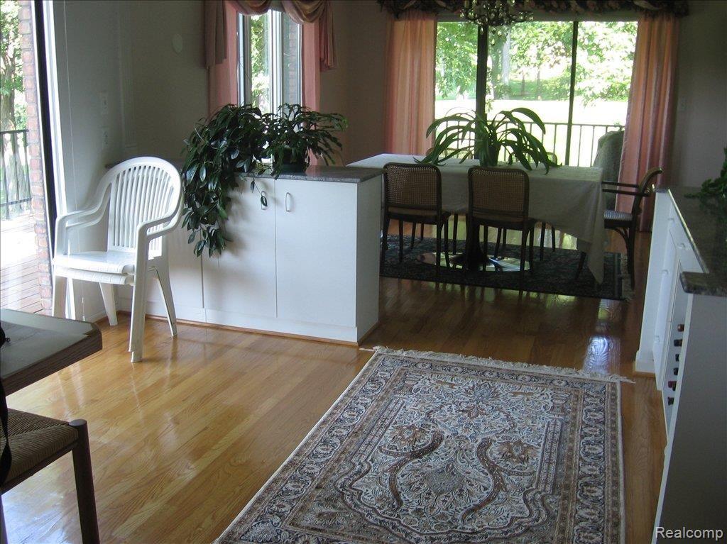 1883 Wingate Road, Unit 1 Bloomfield Hills, MI 48302 - Photo 8 of 19 Breakfast nook with built ins