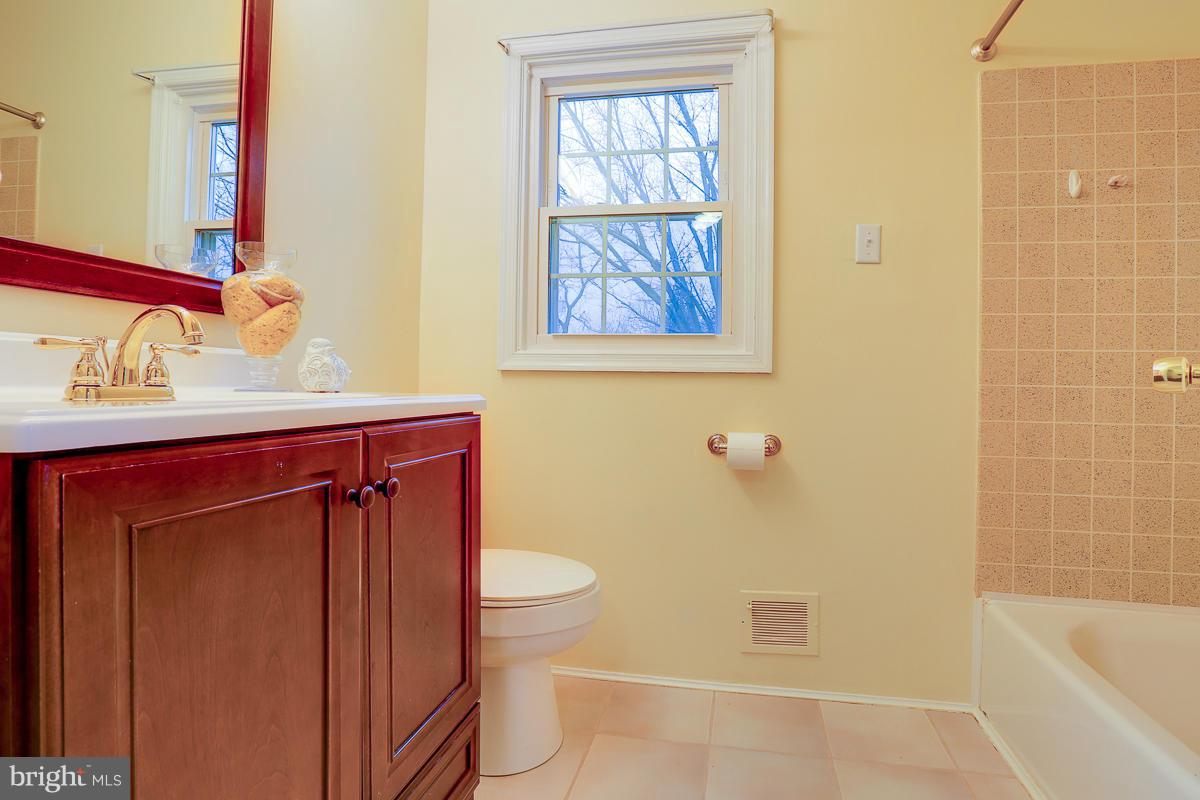 6506 Crestwood Road Baltimore, MD 21239 - Photo 17 of 29 Bath