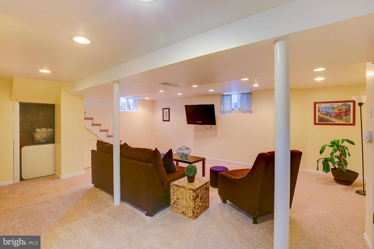 6506 Crestwood Road Baltimore, MD 21239 - Photo 18 of 29 Family Room
