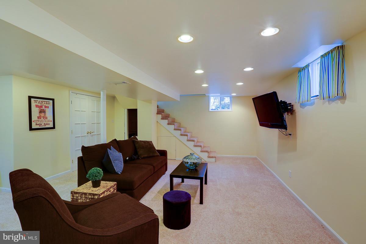 6506 Crestwood Road Baltimore, MD 21239 - Photo 20 of 29 Family Room
