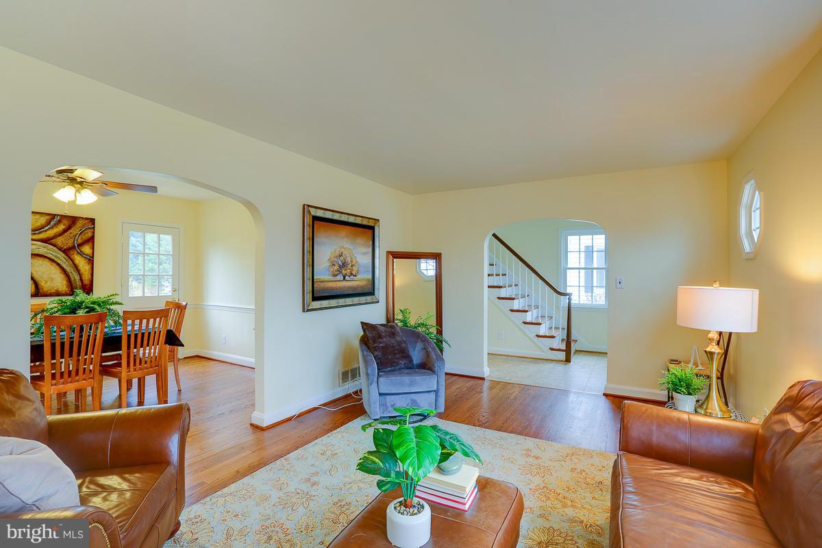 6506 Crestwood Road Baltimore, MD 21239 - Photo 3 of 29 Living Room