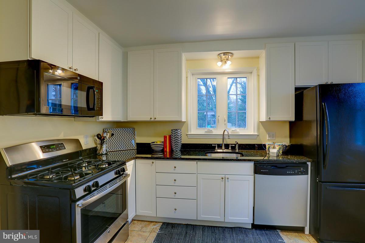6506 Crestwood Road Baltimore, MD 21239 - Photo 9 of 29 Kitchen