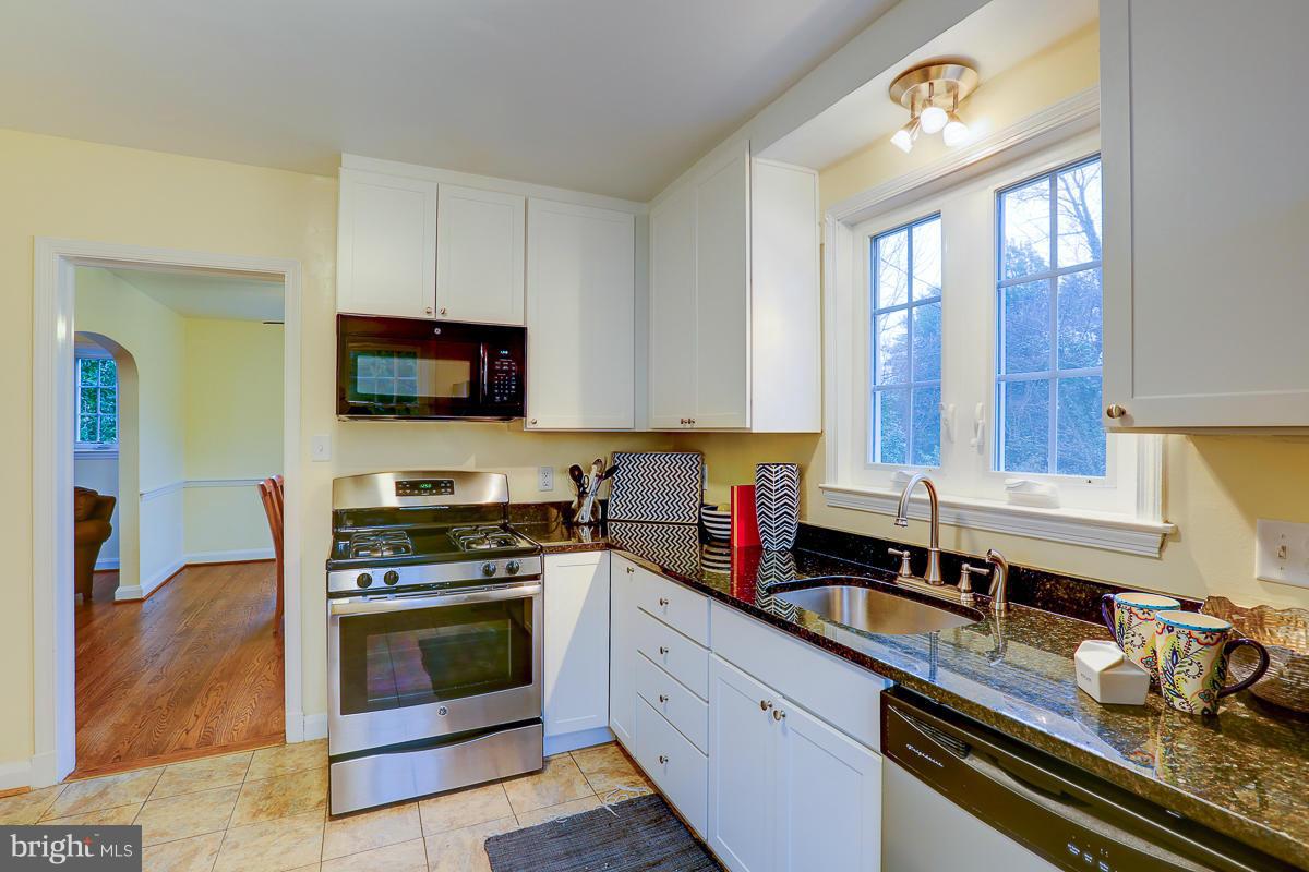 6506 Crestwood Road Baltimore, MD 21239 - Photo 10 of 29 Kitchen