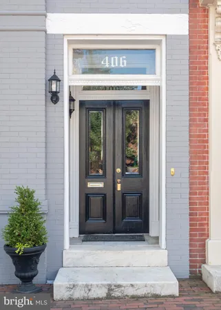 a view of entryway front of house