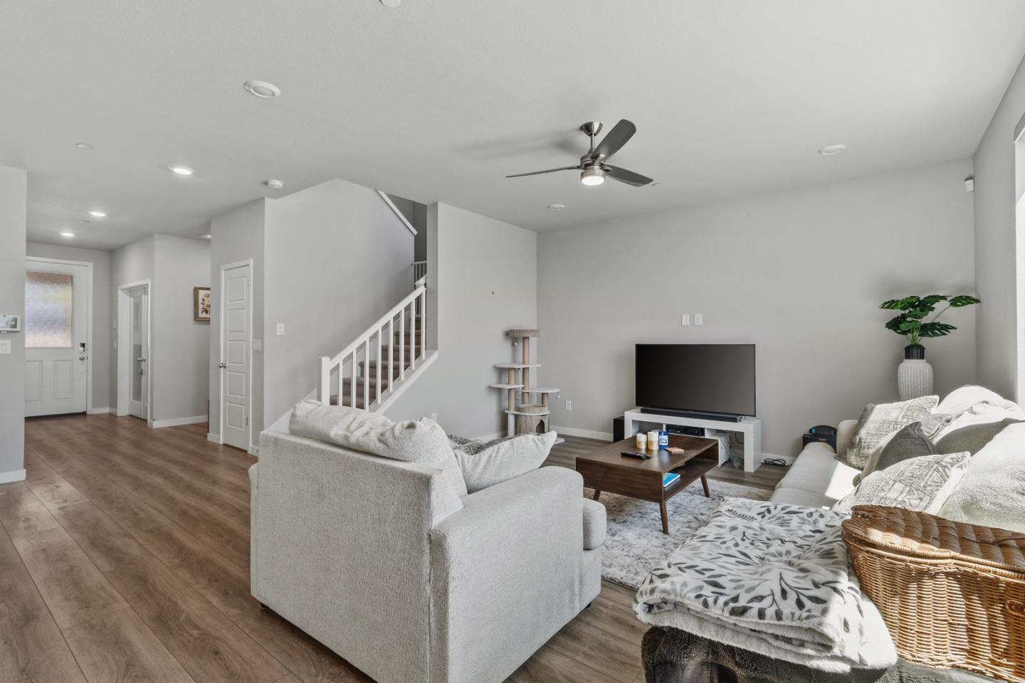 12101 Mircado Way Rancho Cordova, CA 95742 - Photo 4 of 35 Gallery Image 4