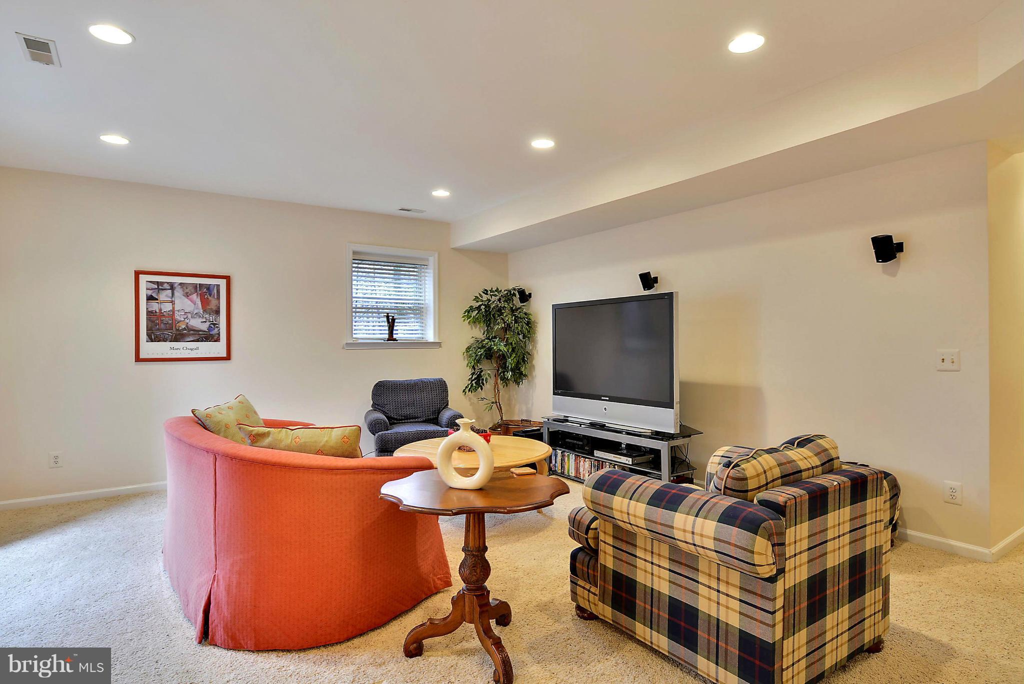 17421 Canby Road Leesburg, VA 20175 - Photo 20 of 30 Sunny walk out basement