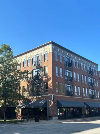 $4,851 | 1720 Central Street, Unit 422, Evanston, IL 60201