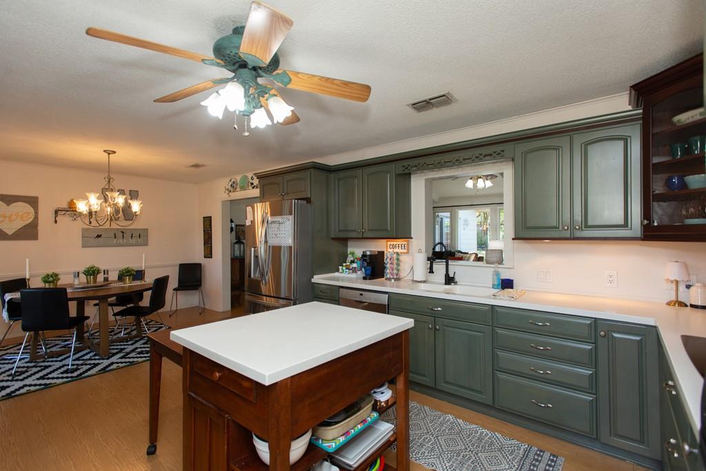 904 Clifford Street Athens, TX 75751 - Photo 7 of 23