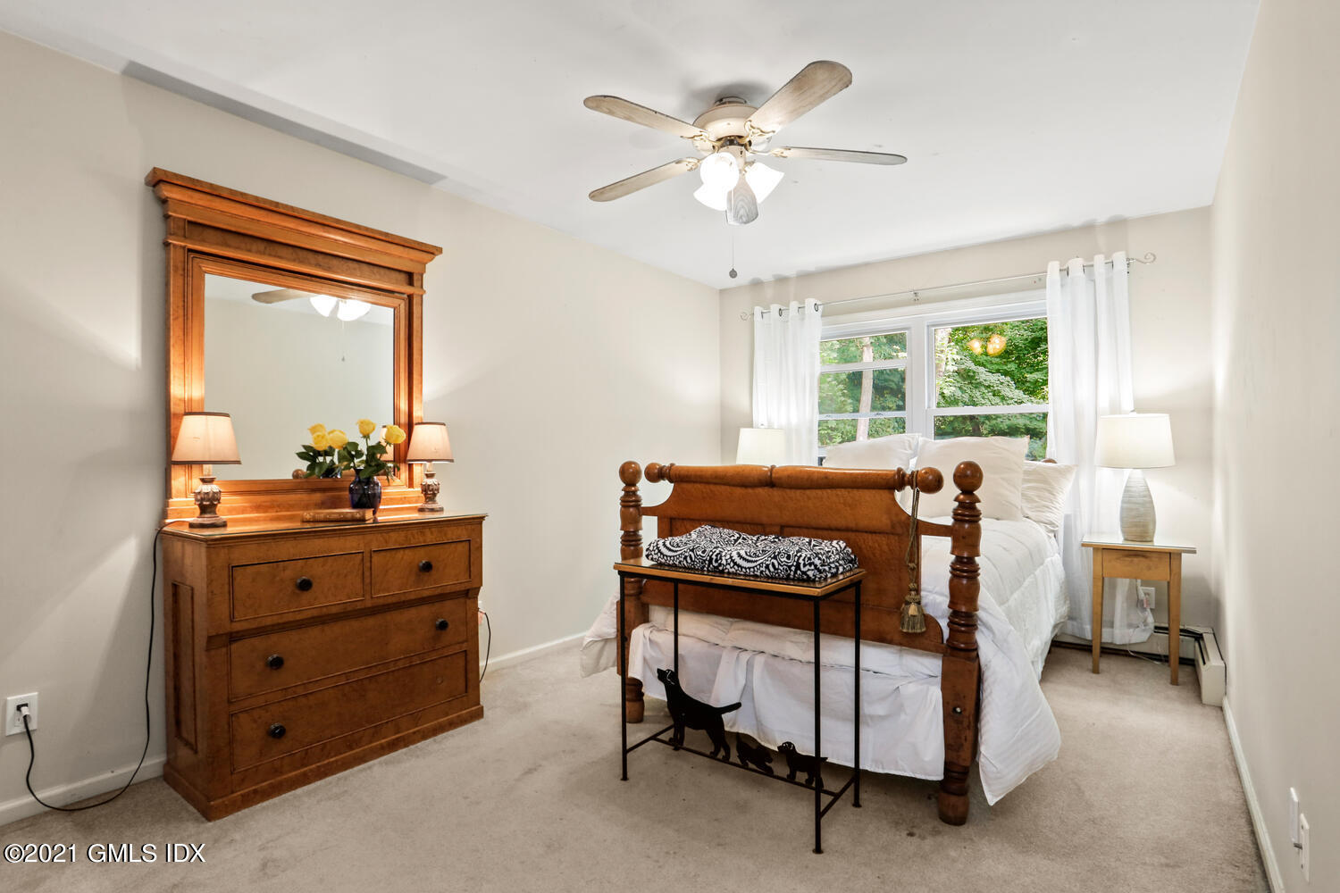 33 Mary Lane Riverside, CT 06878 - Photo 15 of 34 a bed room with a bed and a mirror
