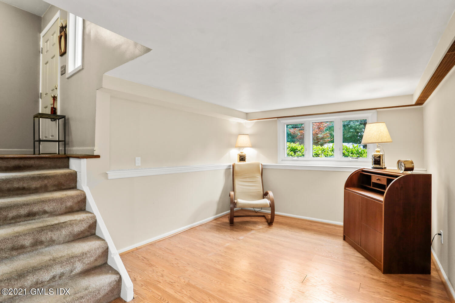 33 Mary Lane Riverside, CT 06878 - Photo 18 of 34 a living room with furniture and a wooden floor