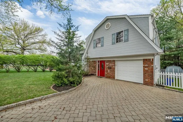$929,995 | 364 Knickerbocker Road, Cresskill, NJ 07626