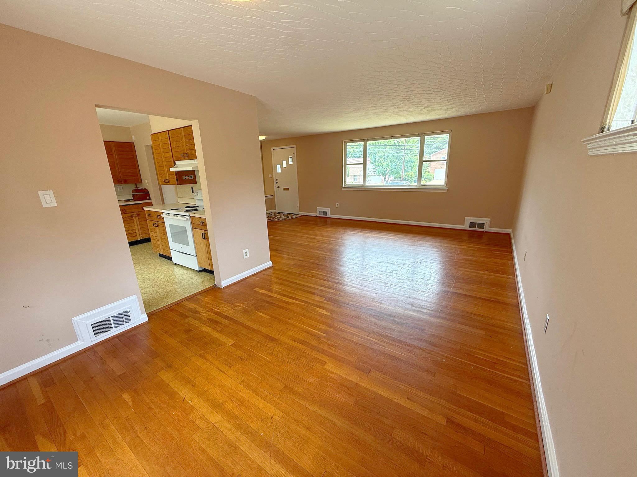 7104 Adelphi Road Hyattsville, MD 20782 - Photo 6 of 35 Dining Room