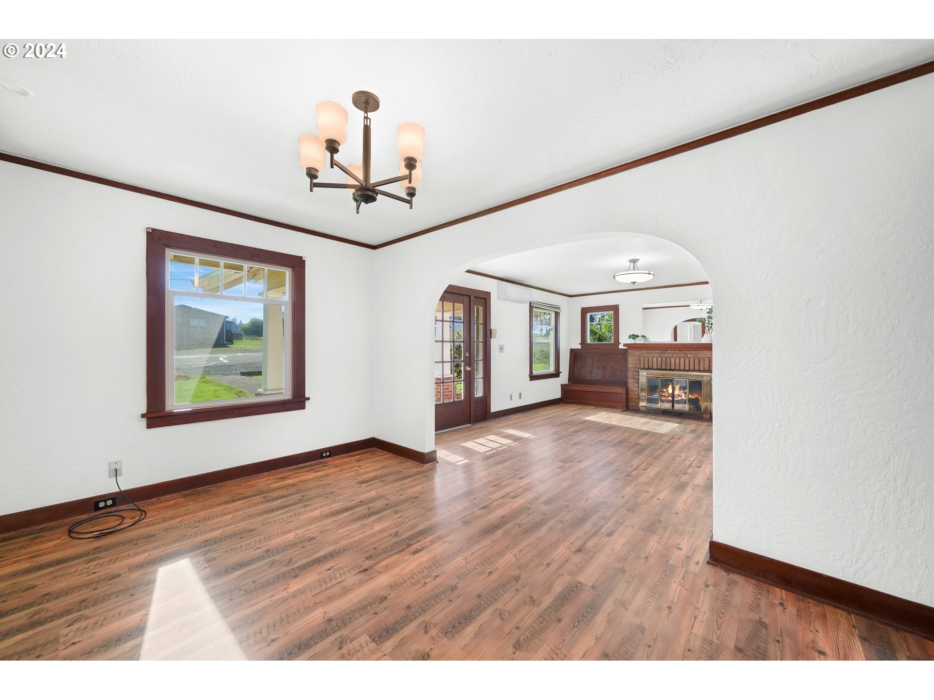 39119 Dexter Road Dexter, OR 97431 - Photo 25 of 25 a view interior of the house and wooden floor